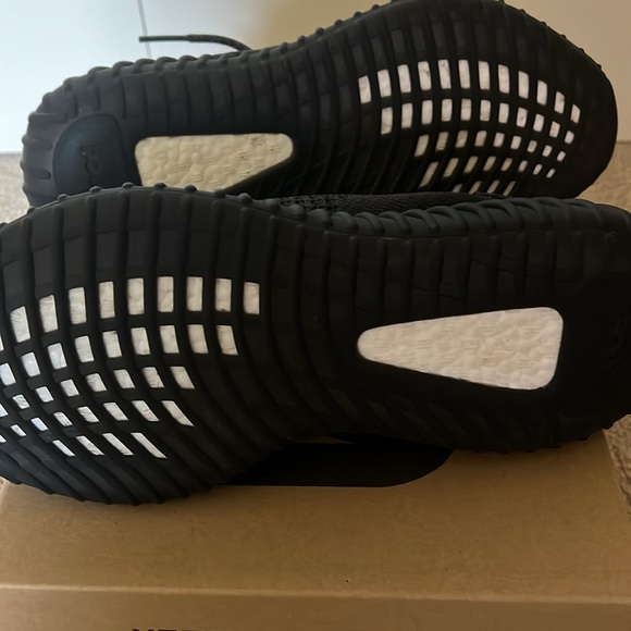 YEEZY BOOST 350 - Picture 3 of 6